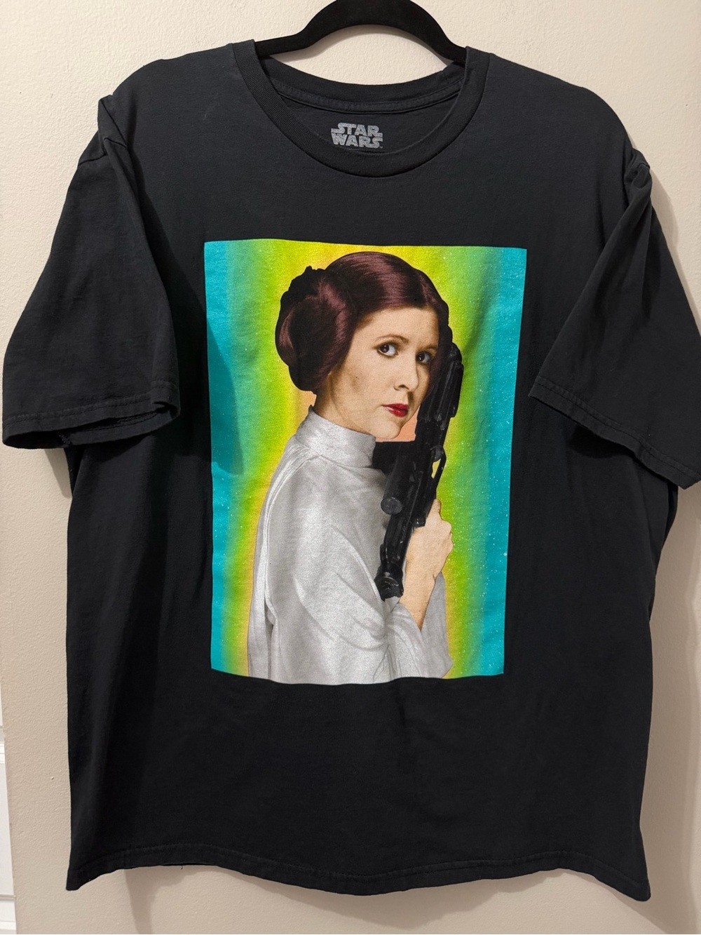 Star Wars Graphic T-Shirt Sz XL Princess Leia Organa Holding a Blaster Black